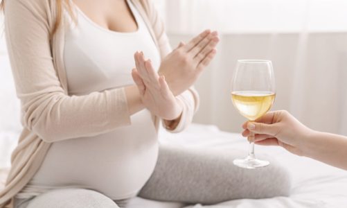 Alkohol w ciąży ? kategorycznie zabroniony, więc skąd te mity?