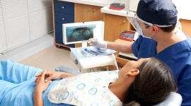Próchnica, stany zapalne, choroby dziąseł ? oto, jak pandemia niszczy nasze zęby Zdrowie, LIFESTYLE - Przez ostatni rok wielu pacjentów zgłaszało się do dentysty dopiero, gdy zaczynały się u nich dolegliwości bólowe.