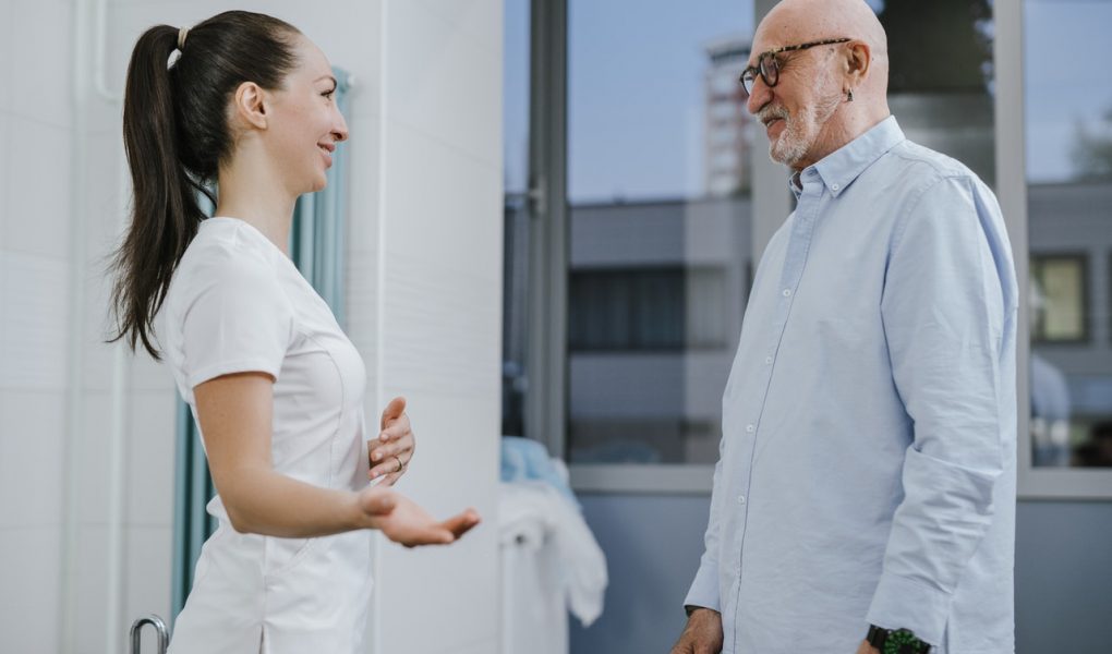 pexels-shvets-production-8413336 Edukacja pielęgniarek a efektywność opieki i jakość życia pacjentów